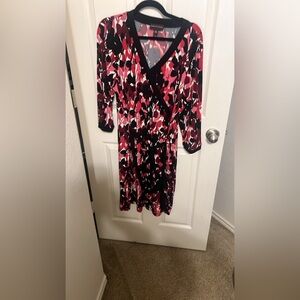 Dana Buchman Black and Red Sheath Dress V-Neck 3/4 Sleeve